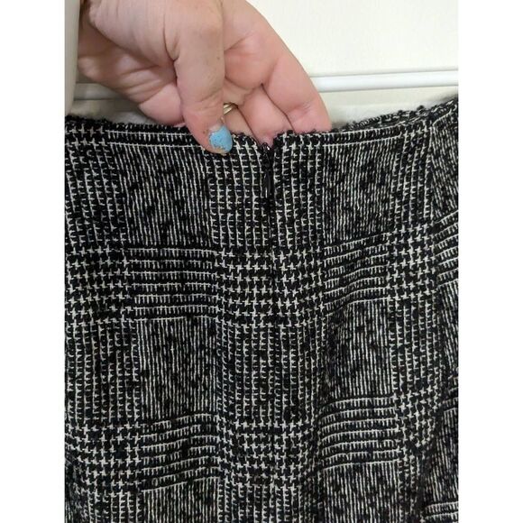 Express Design Studio Black White Pleated Pencil Skirt - Size 0 - Picture 4 of 6